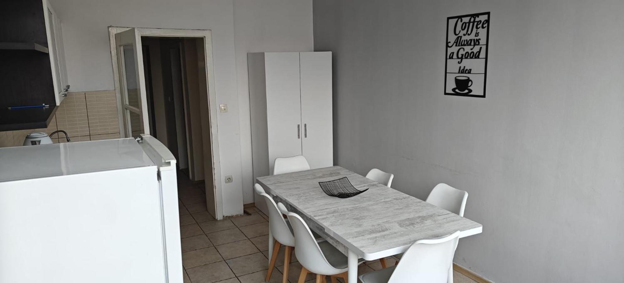 Calla 4 Apartment: Central Square Retreat with Secure Parking Skopje Exterior photo
